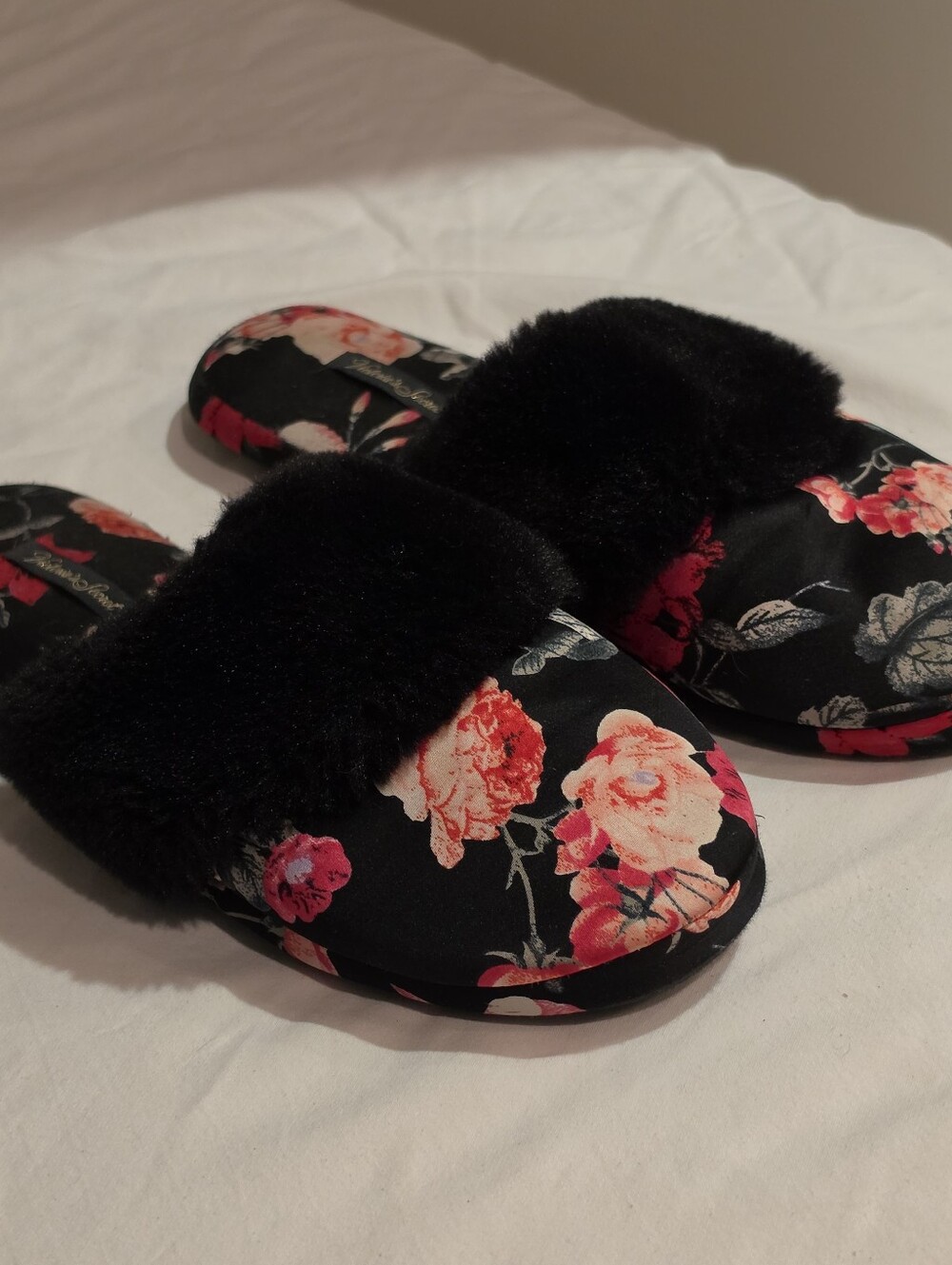 Victoria’s Secret Floral Faux Fur Slide Slippers Size M